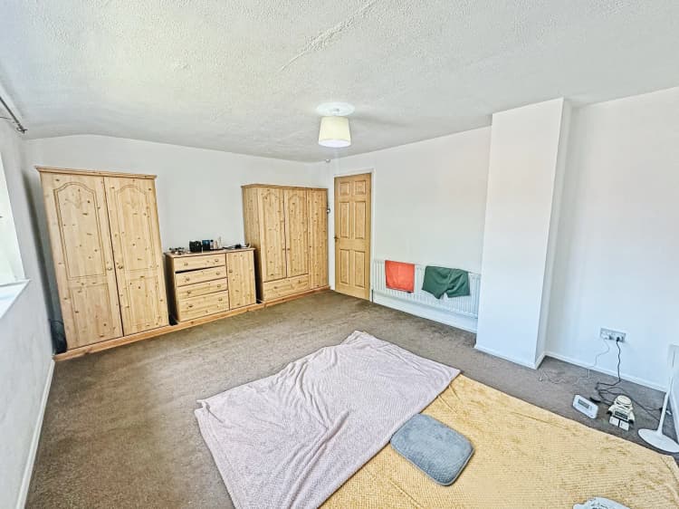 property photo 8 of 20