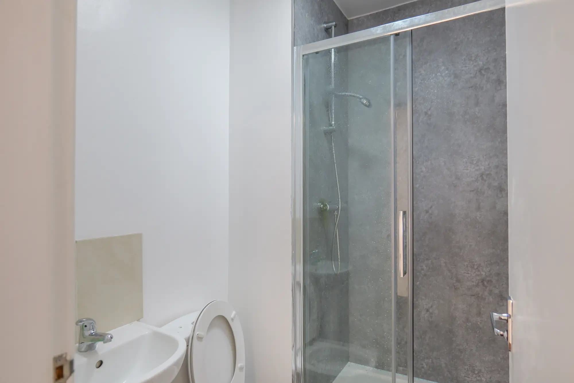 property photo 13 of 40