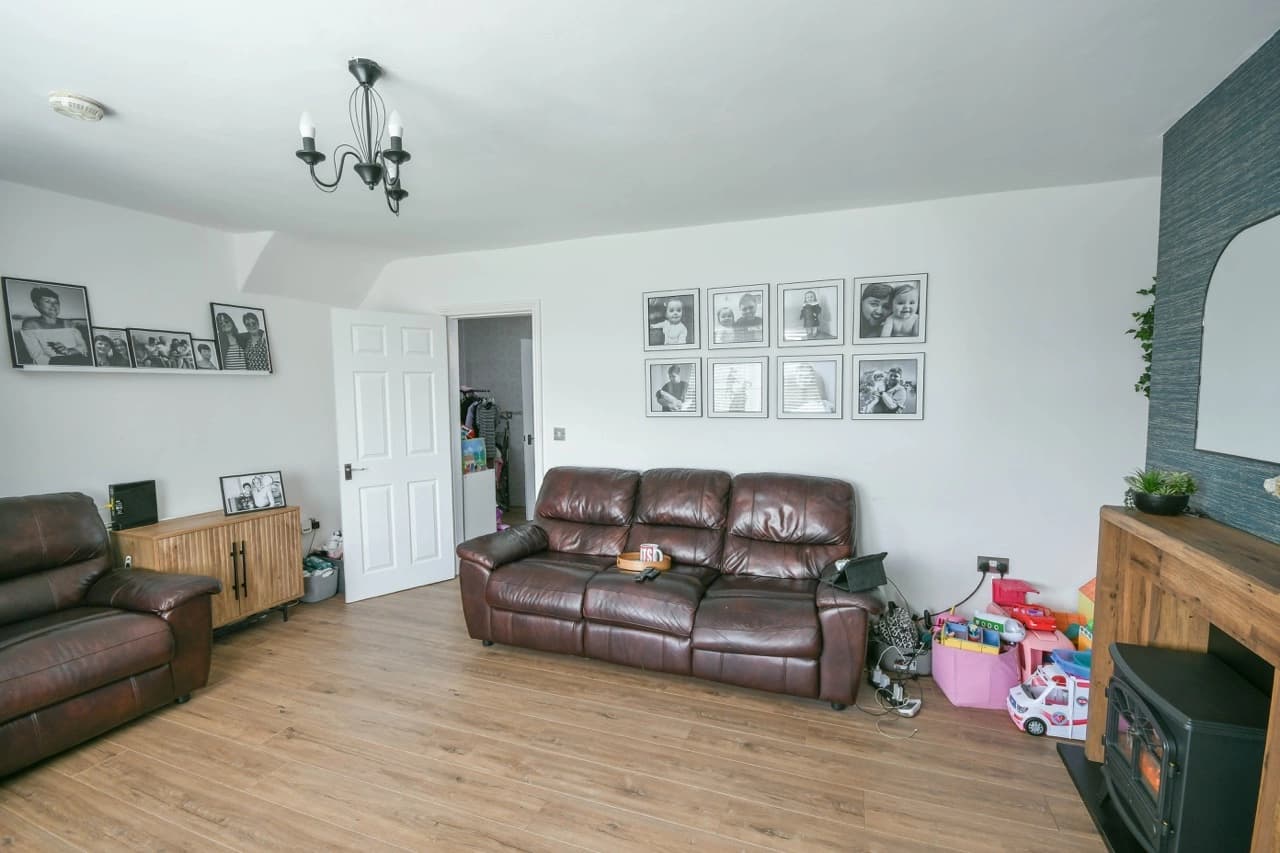 property photo 4 of 24