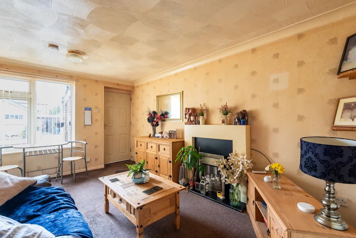 property photo 4 of 18