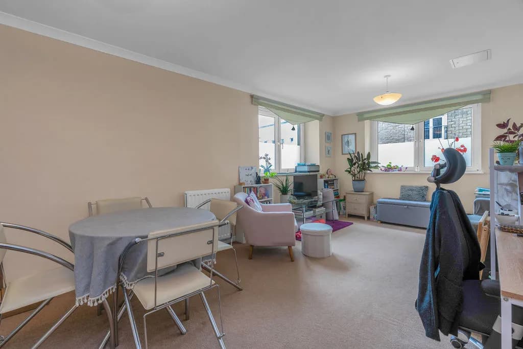 property photo 5 of 16