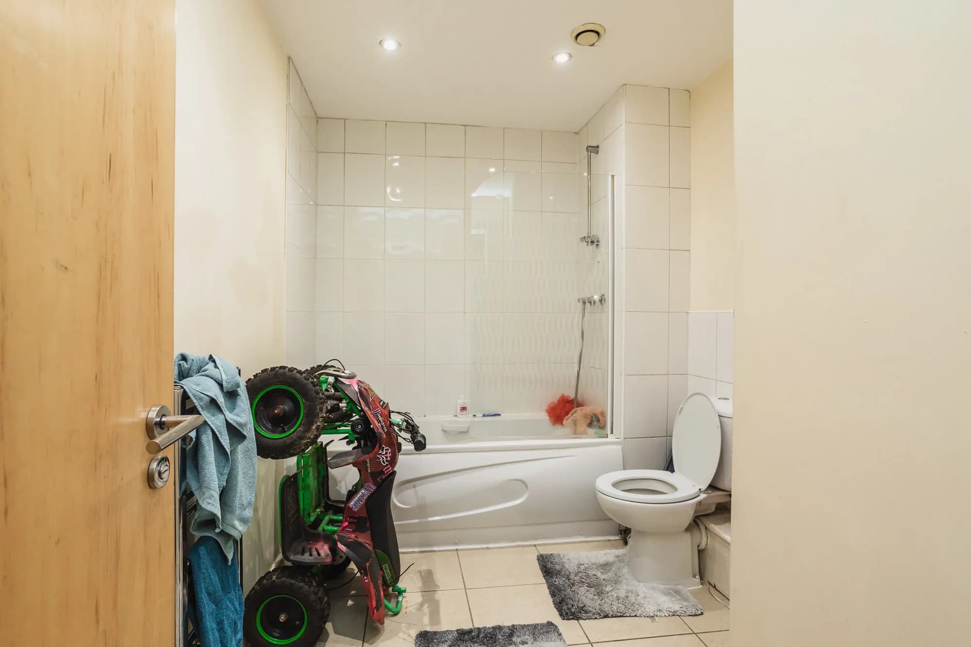 property photo 6 of 16