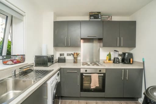 property photo 6 of 25