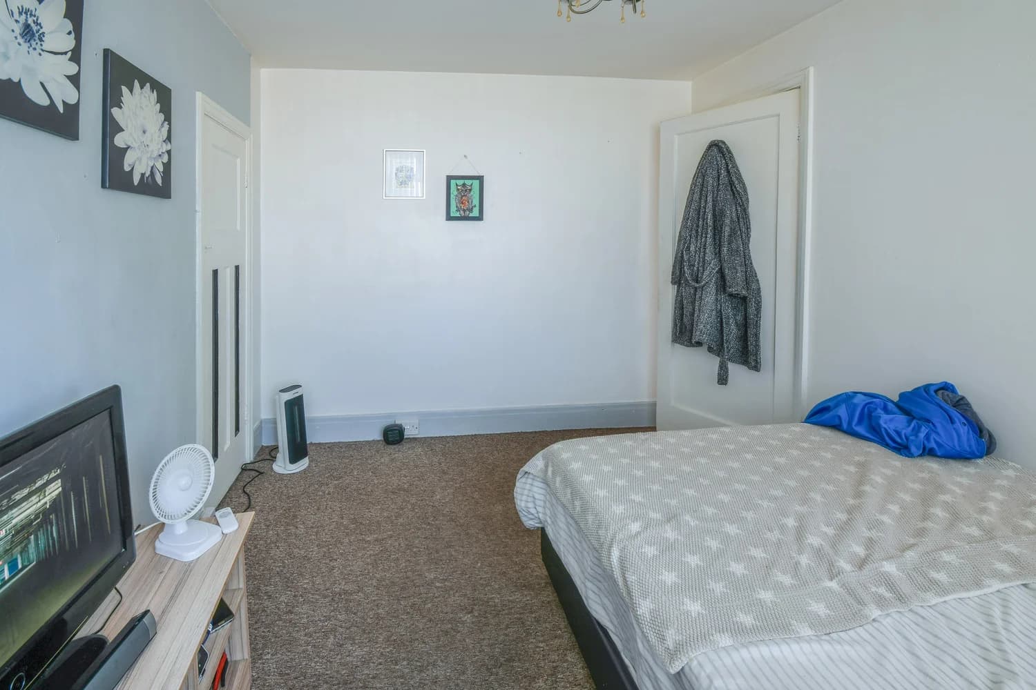 property photo 8 of 12