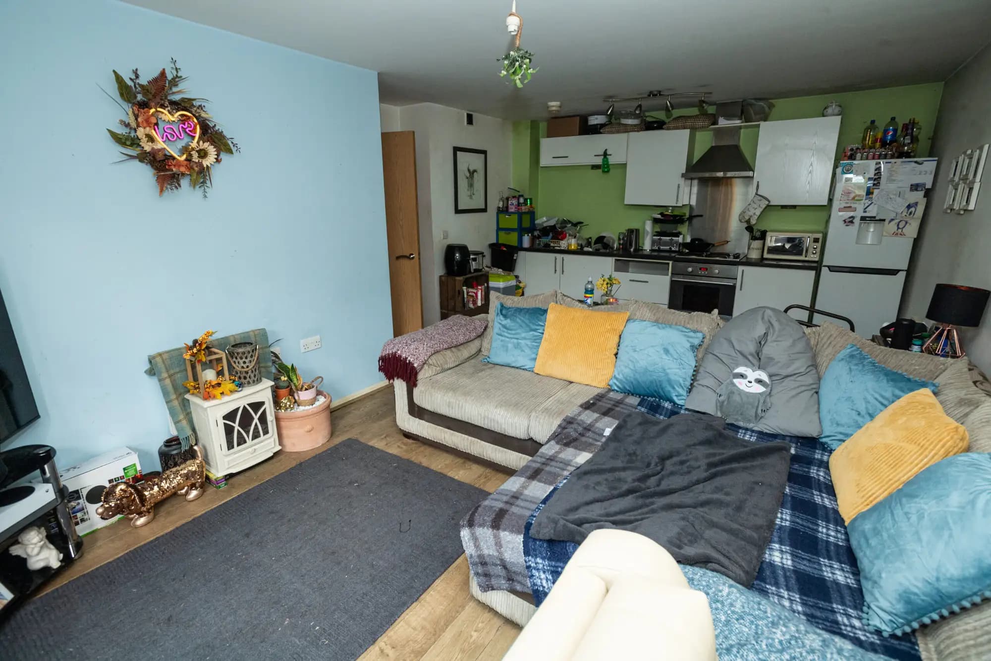 property photo 3 of 28