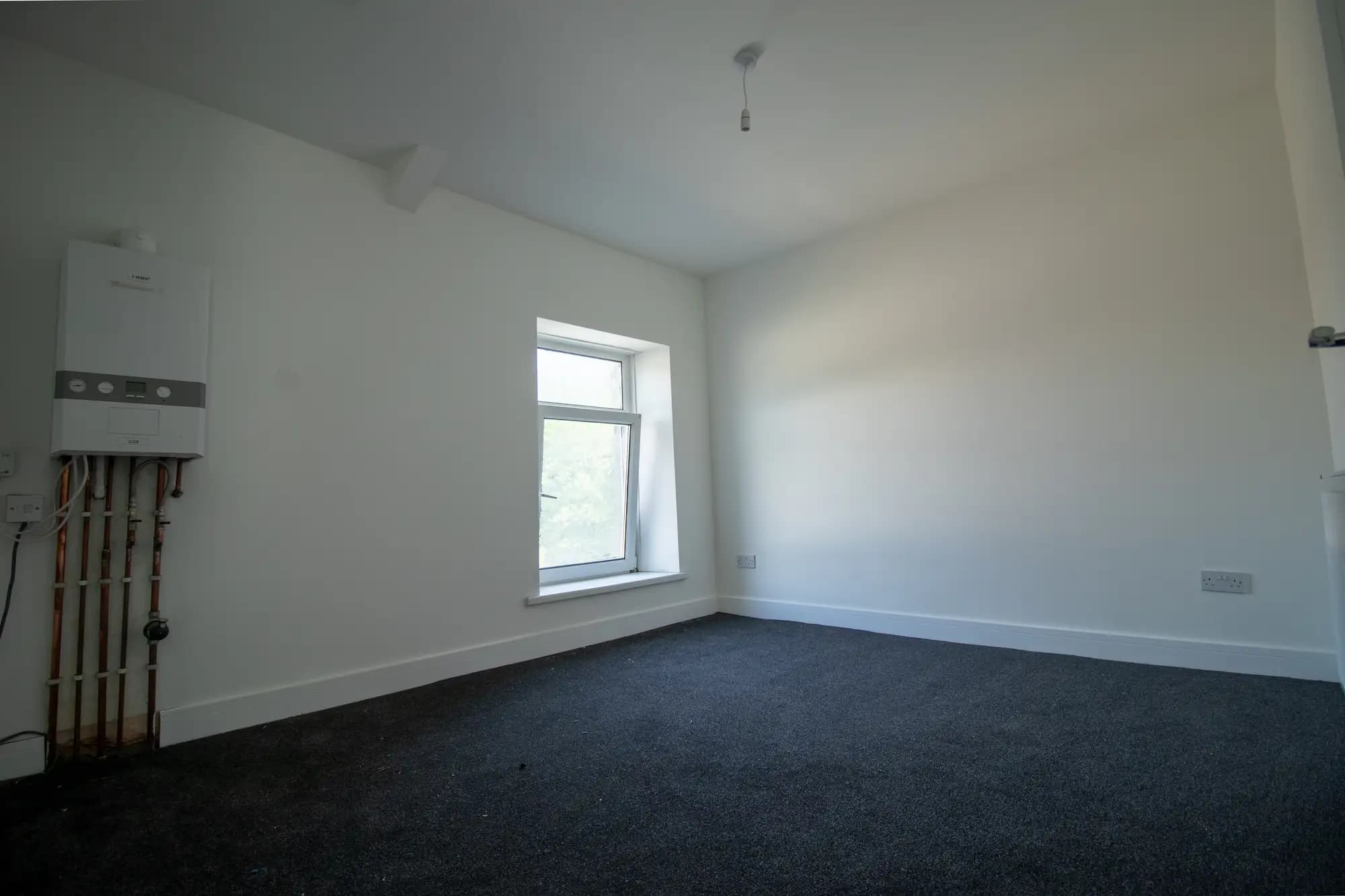 property photo 8 of 15