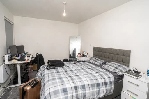 property photo 13 of 25