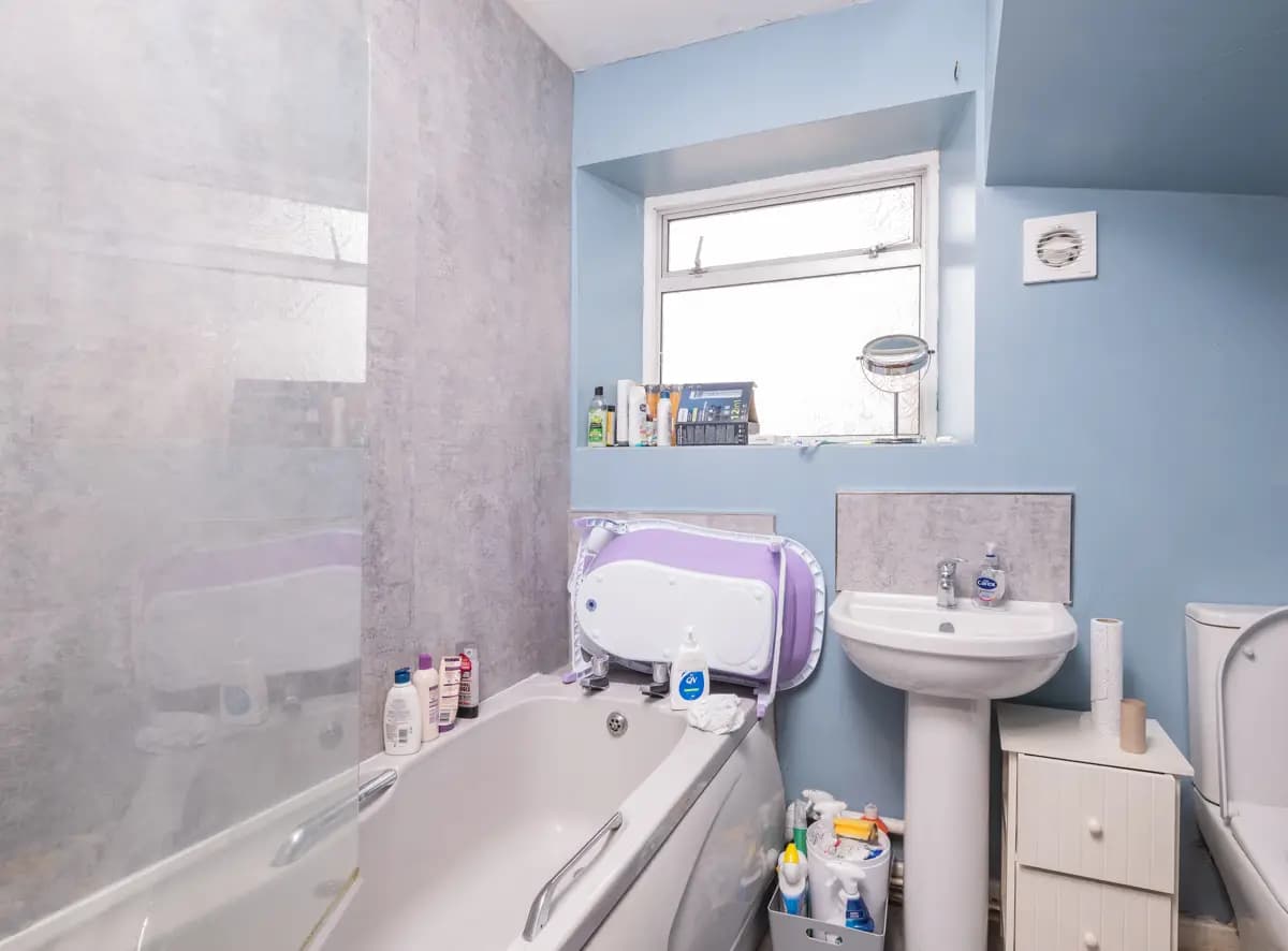 property photo 9 of 25