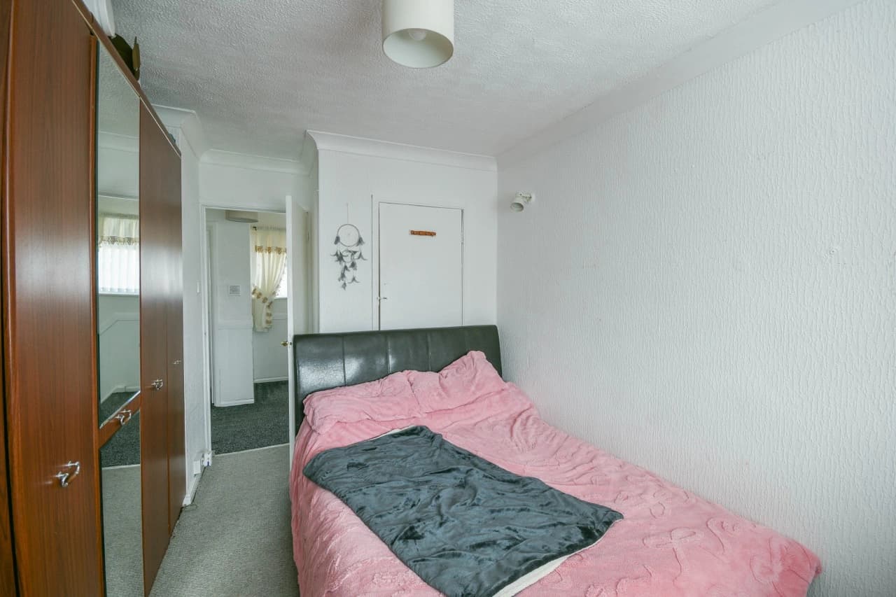 property photo 13 of 19