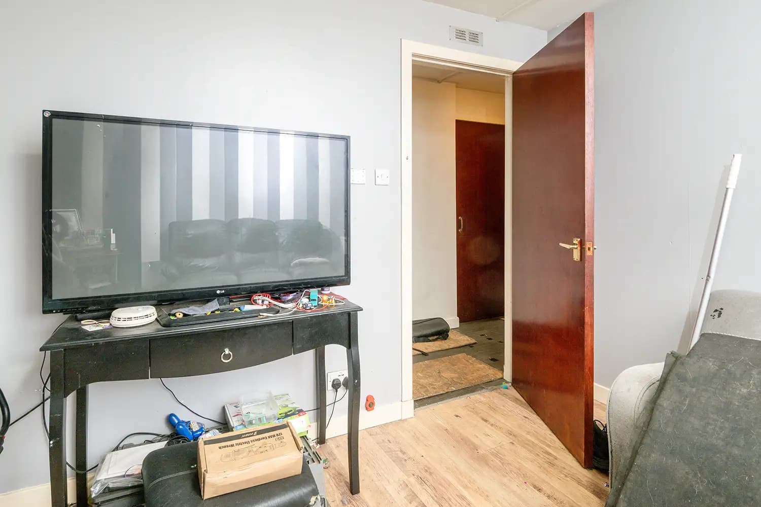 property photo 5 of 19