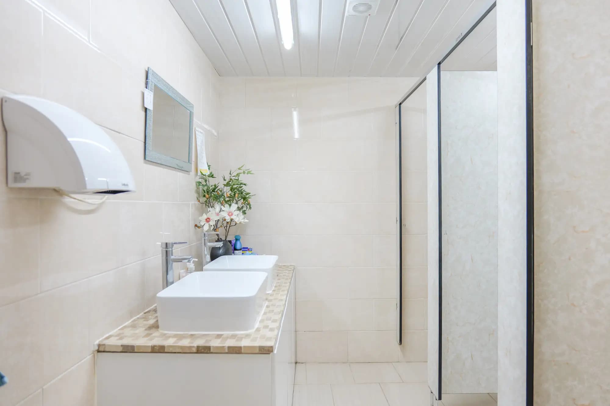 property photo 5 of 28