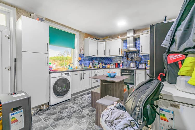 property photo 5 of 20