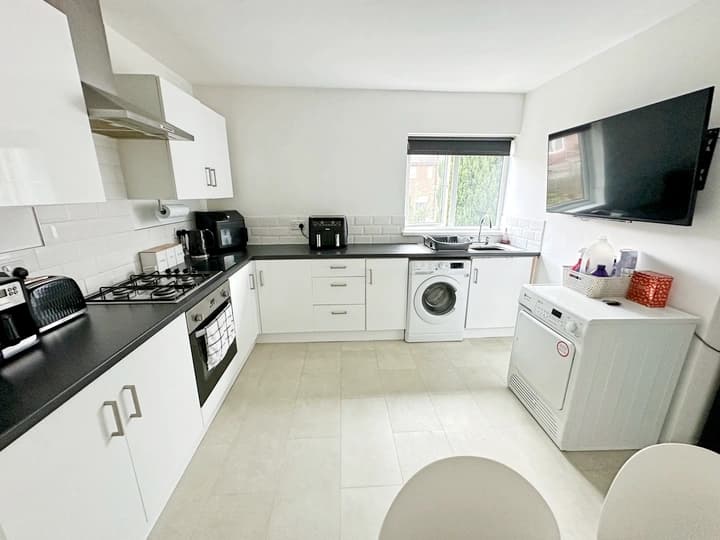 property photo 4 of 25