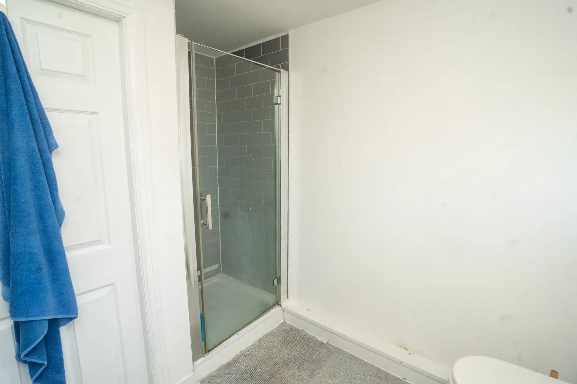 property photo 9 of 17