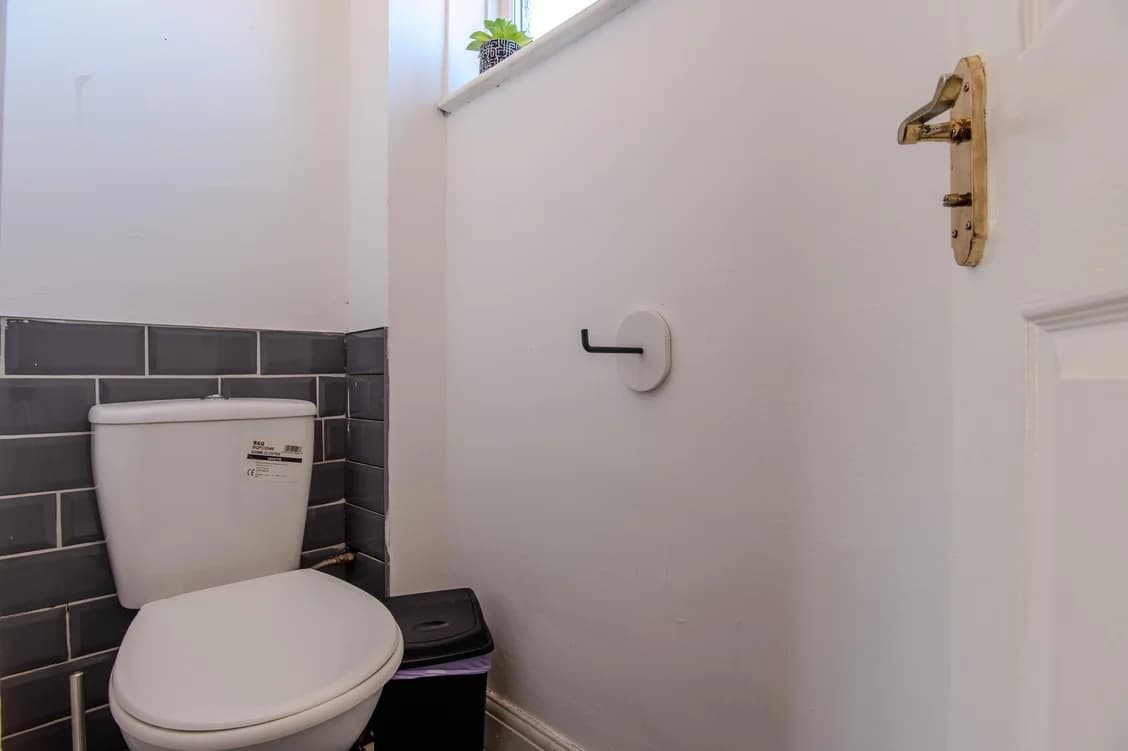 property photo 6 of 16