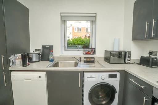 property photo 9 of 25