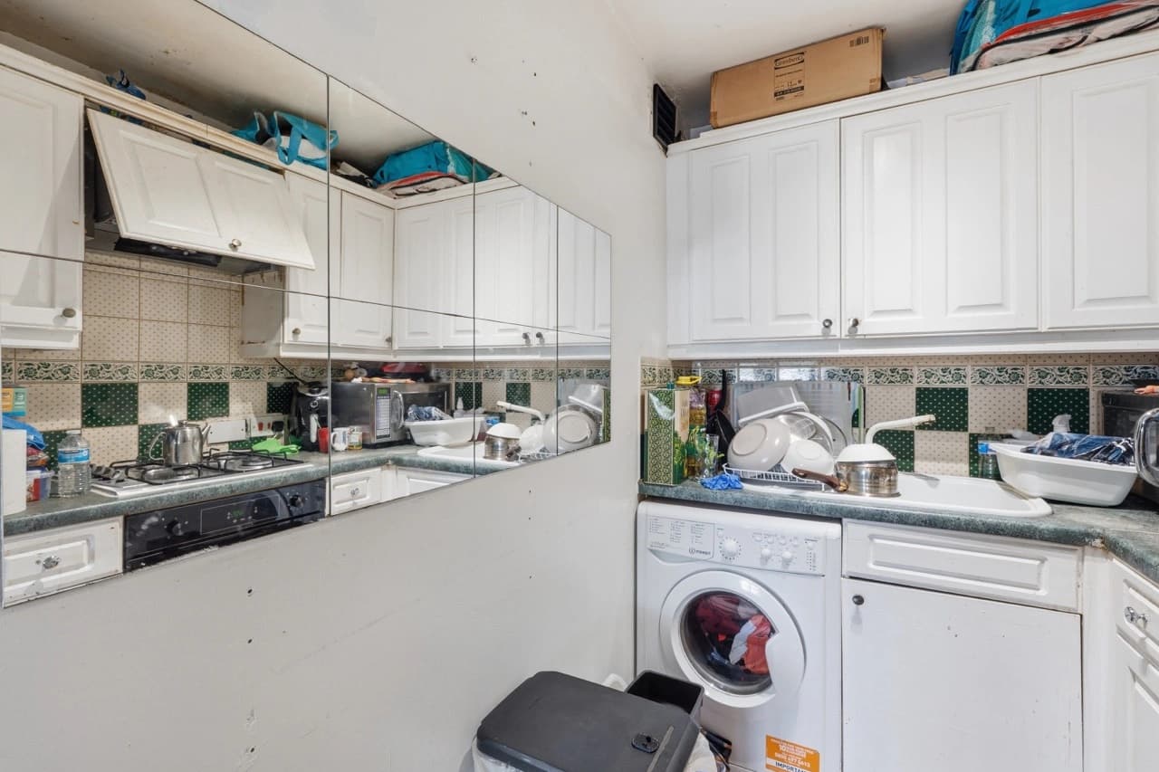 property photo 5 of 15