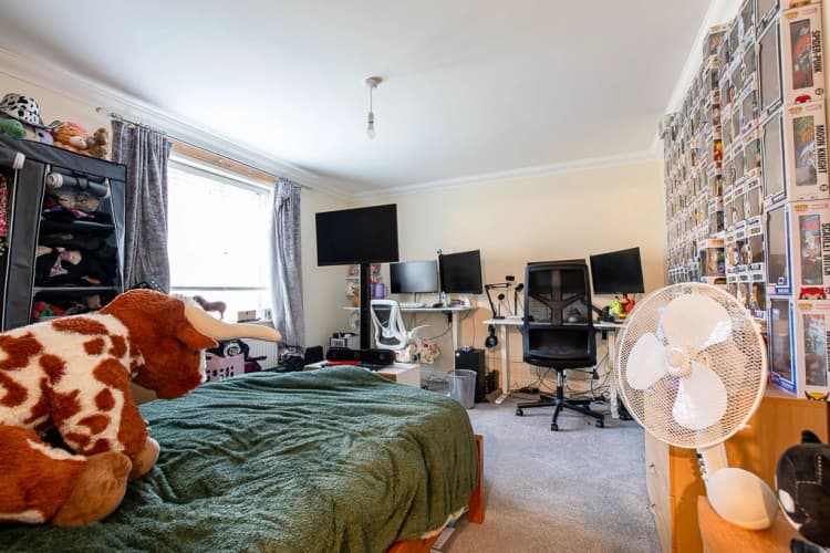 property photo 10 of 17
