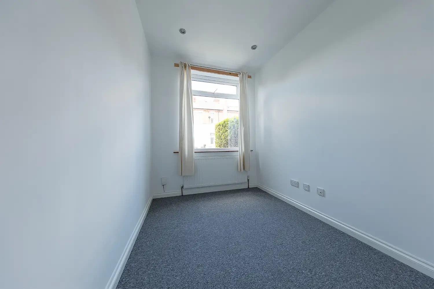property photo 11 of 25