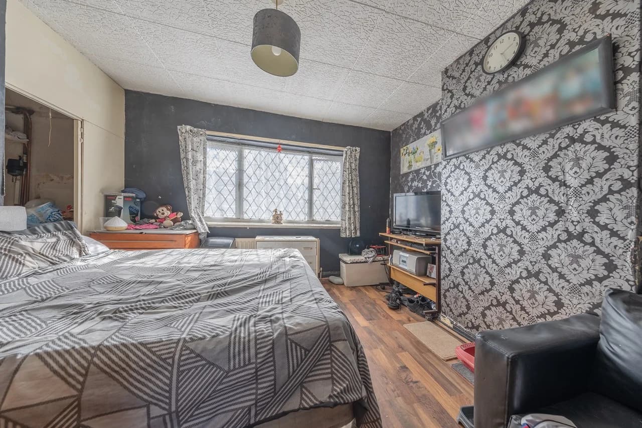 property photo 9 of 20
