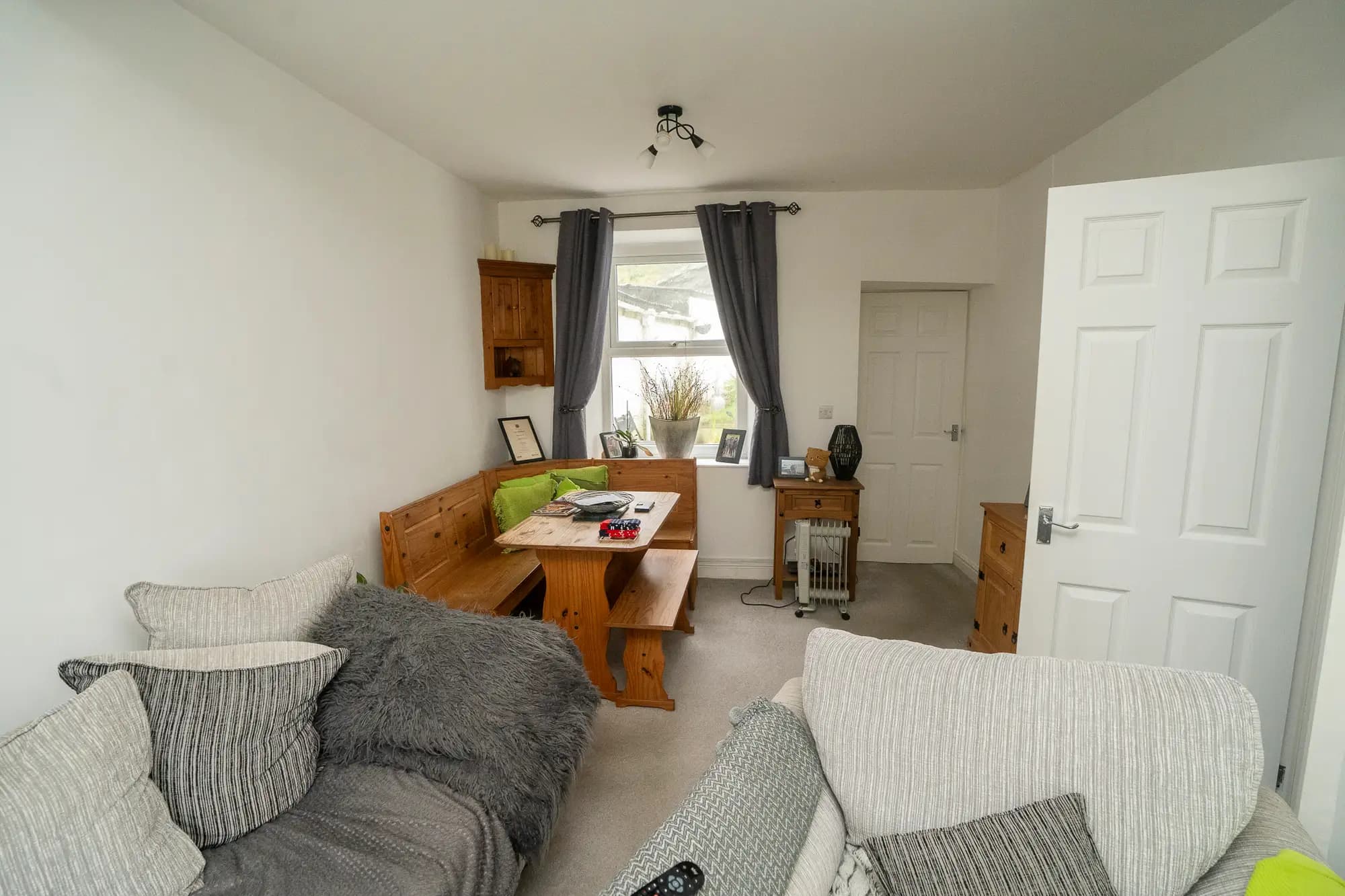 property photo 4 of 13