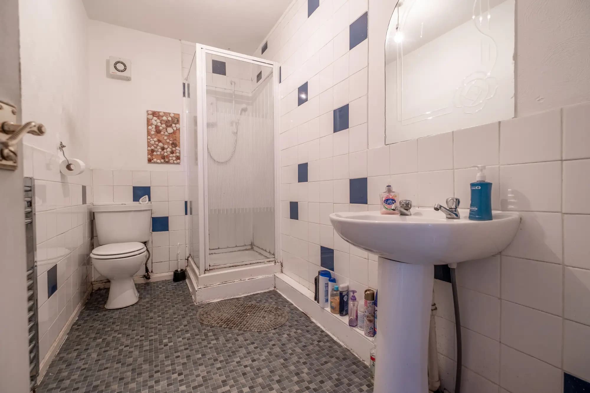 property photo 9 of 17