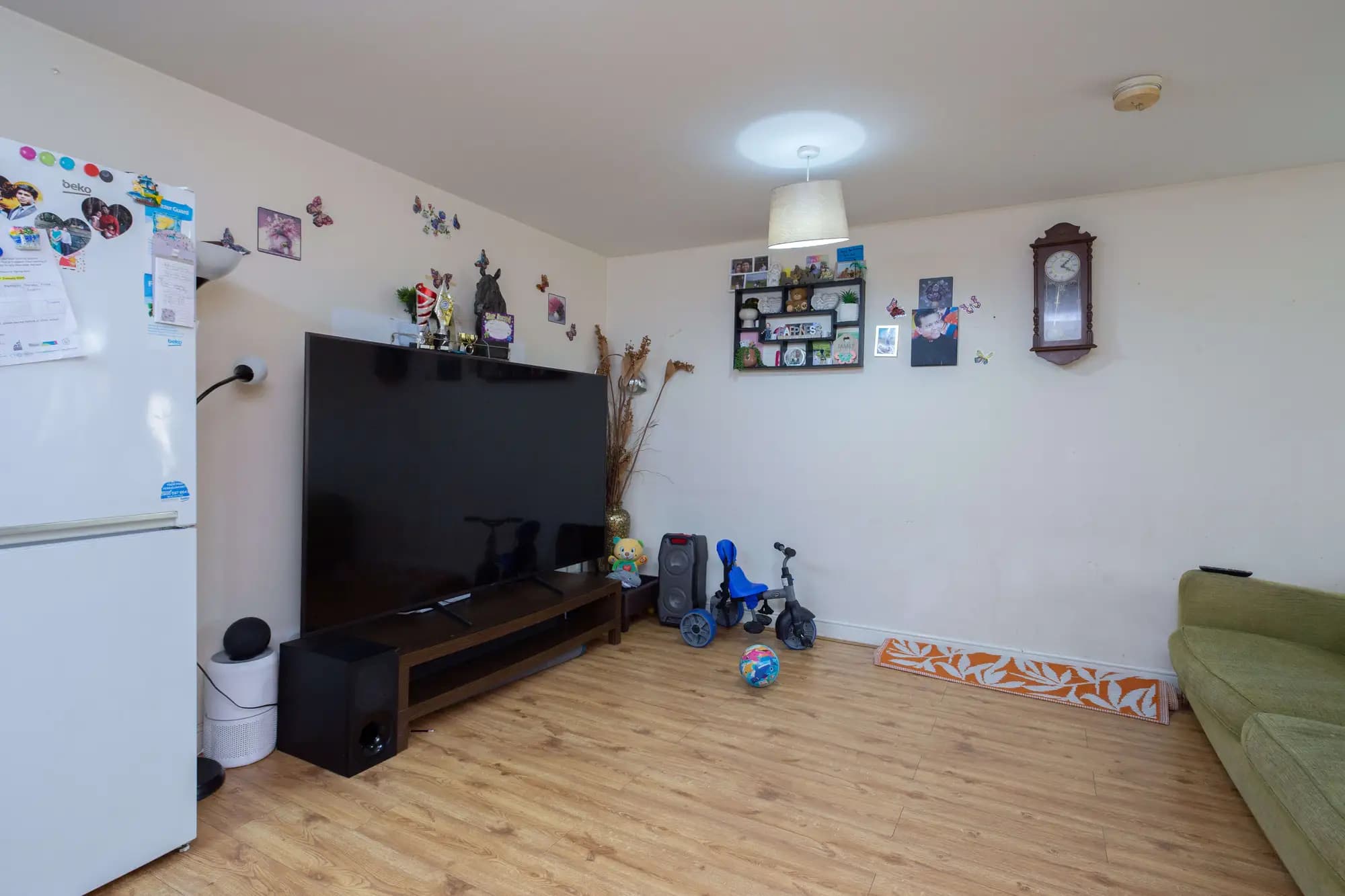 property photo 5 of 10