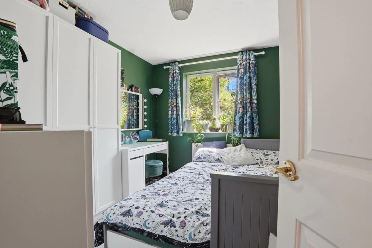 property photo 10 of 16