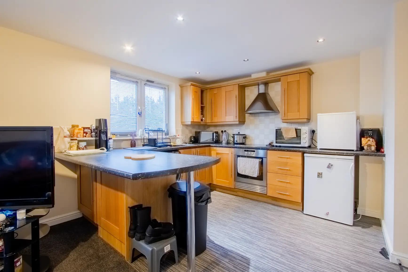 property photo 4 of 13