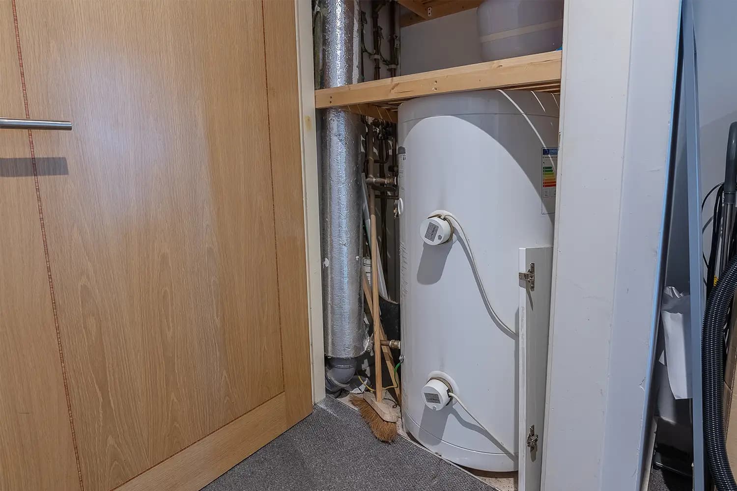 property photo 27 of 33