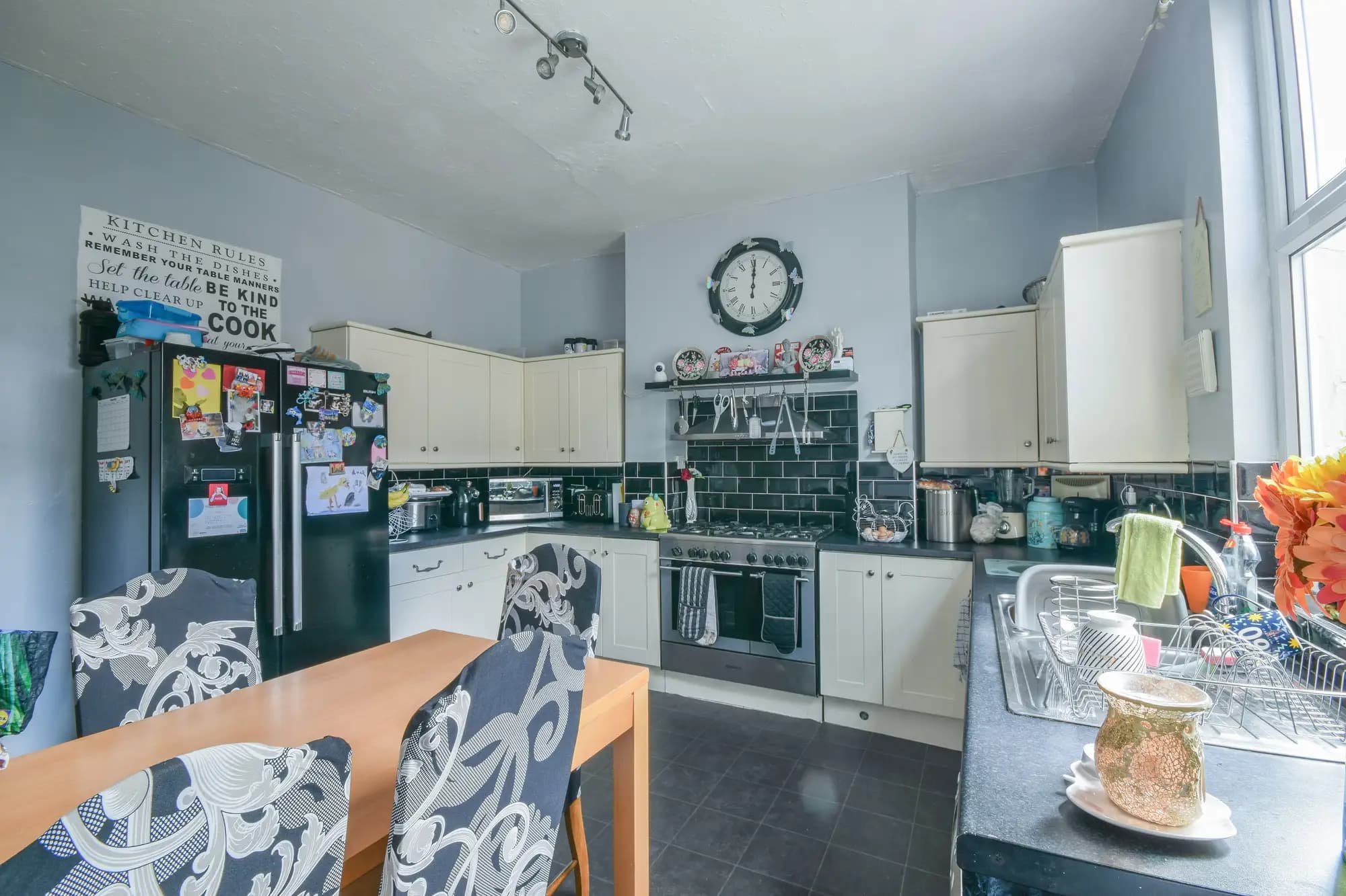 property photo 6 of 20