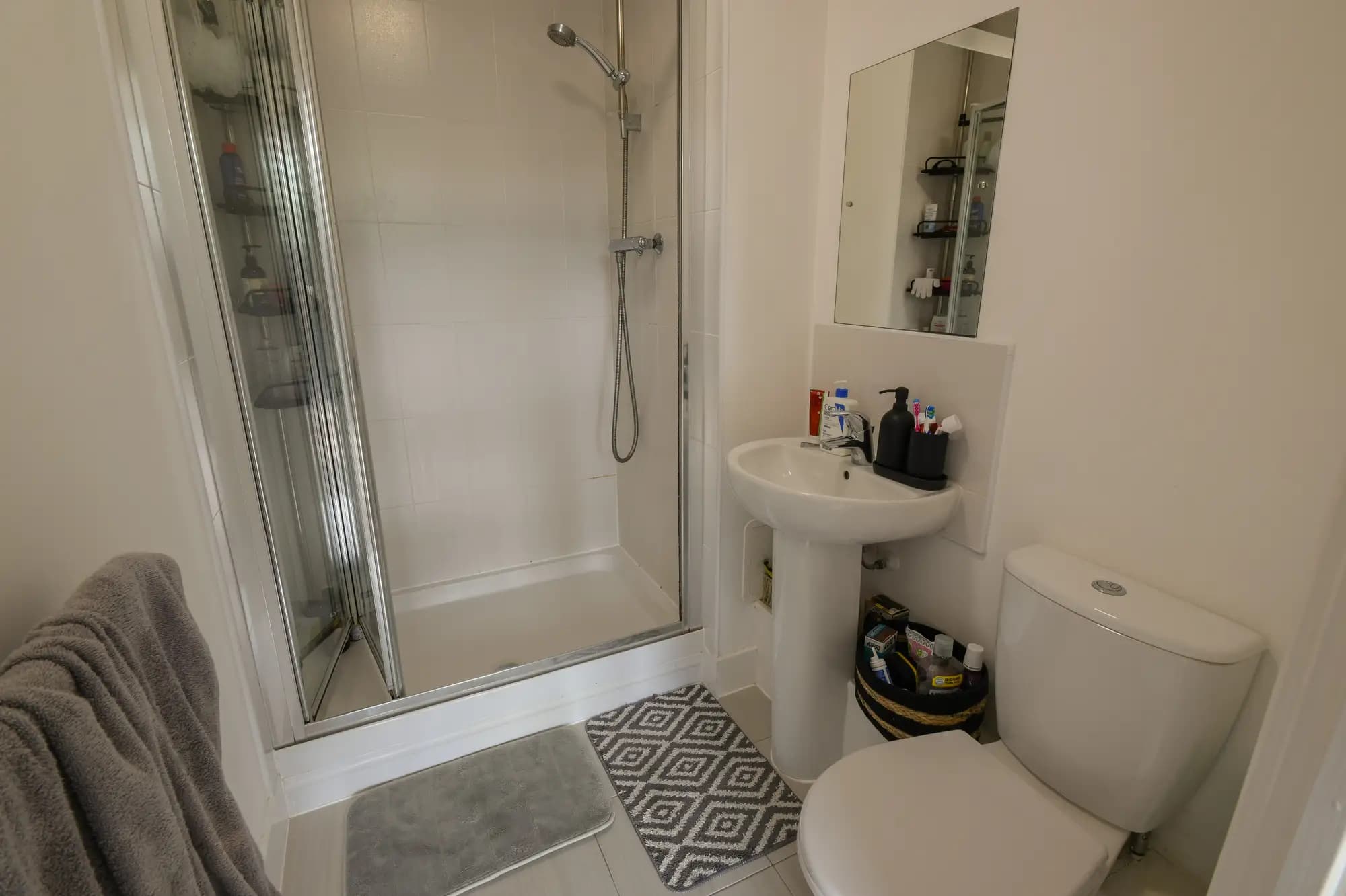 property photo 8 of 18