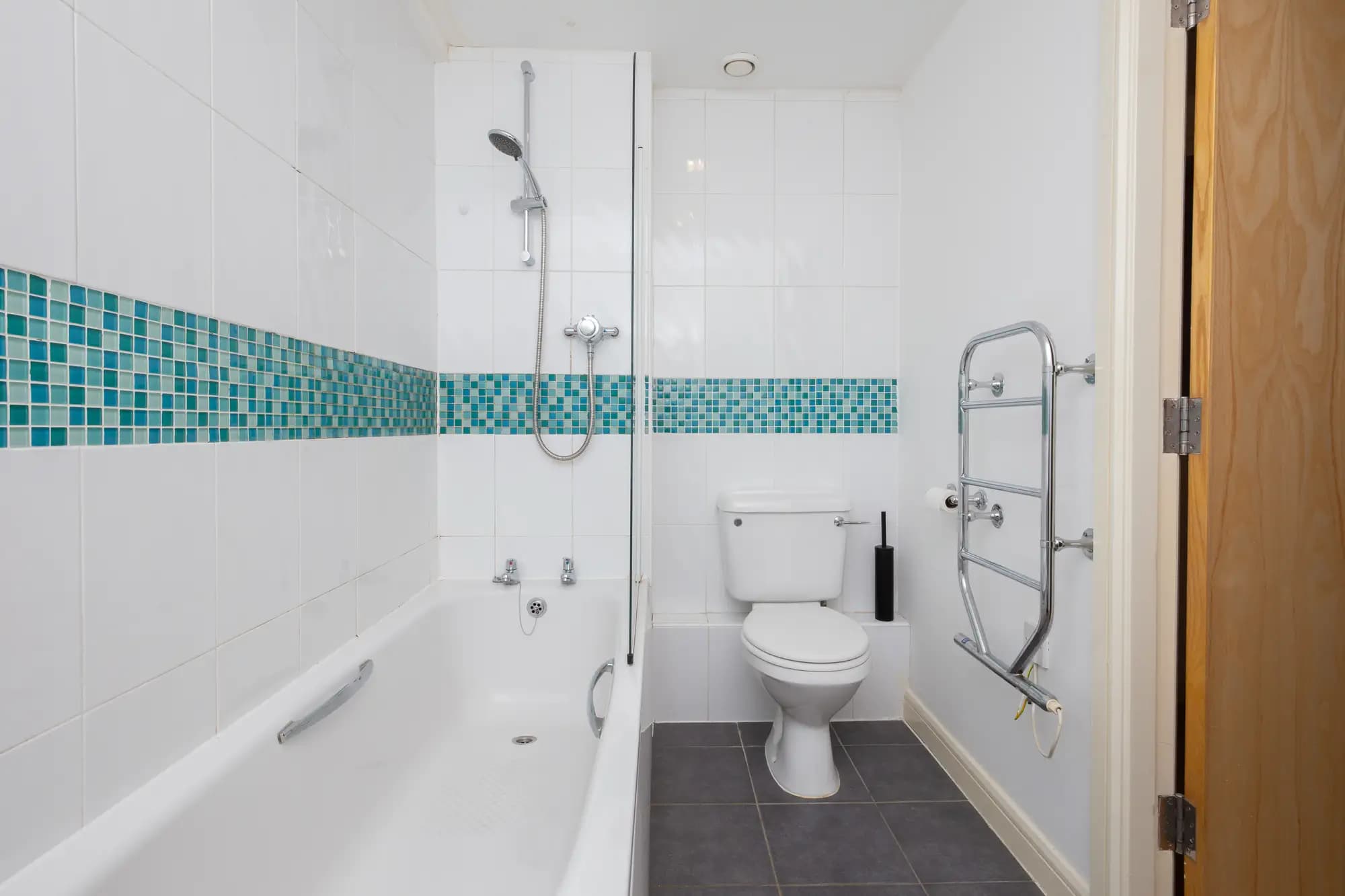 property photo 7 of 16