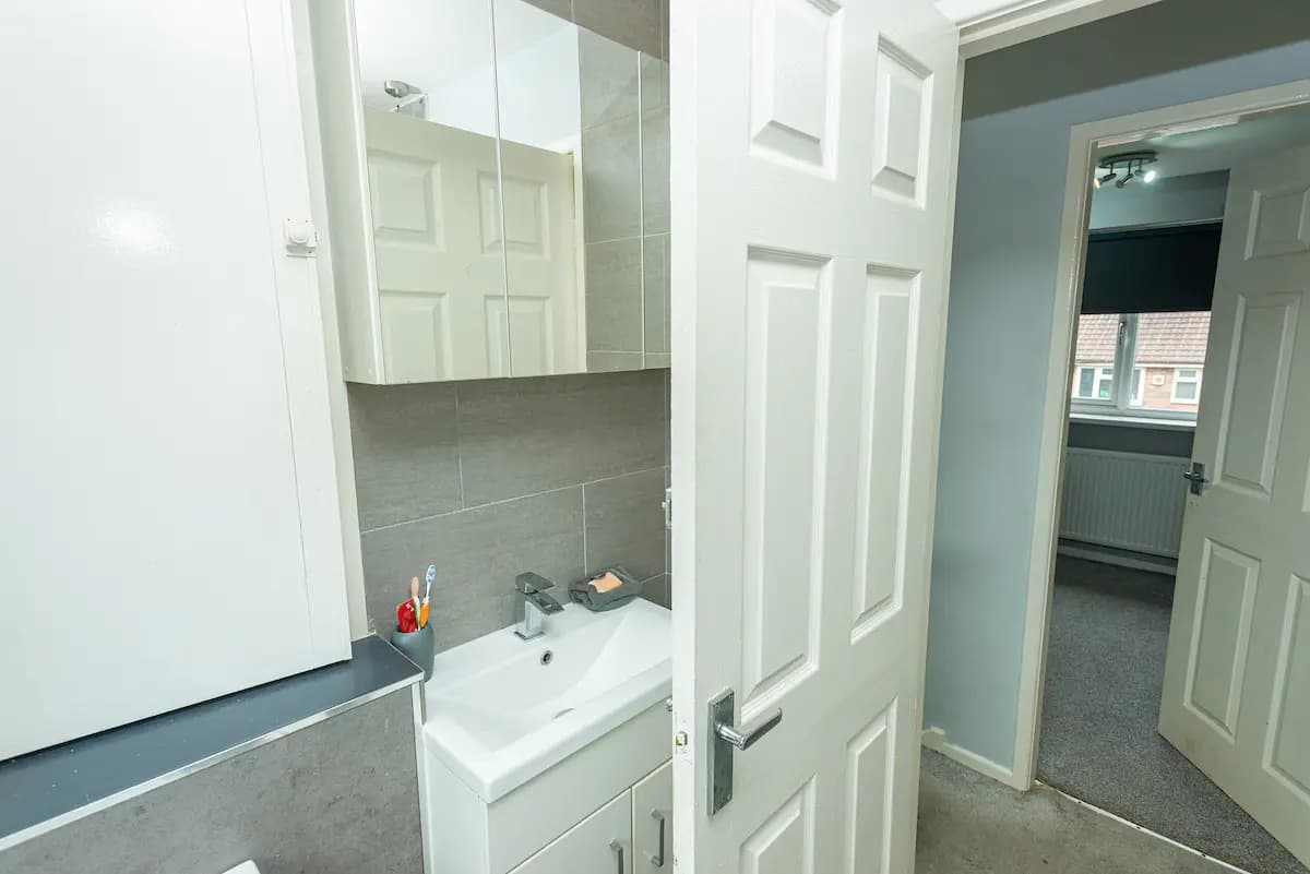 property photo 9 of 26