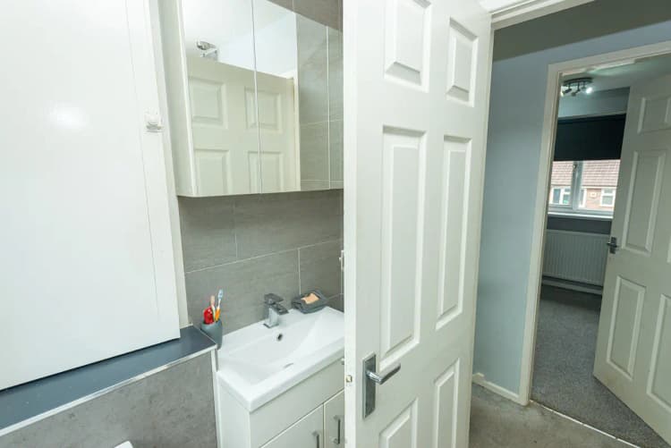 property photo 8 of 26