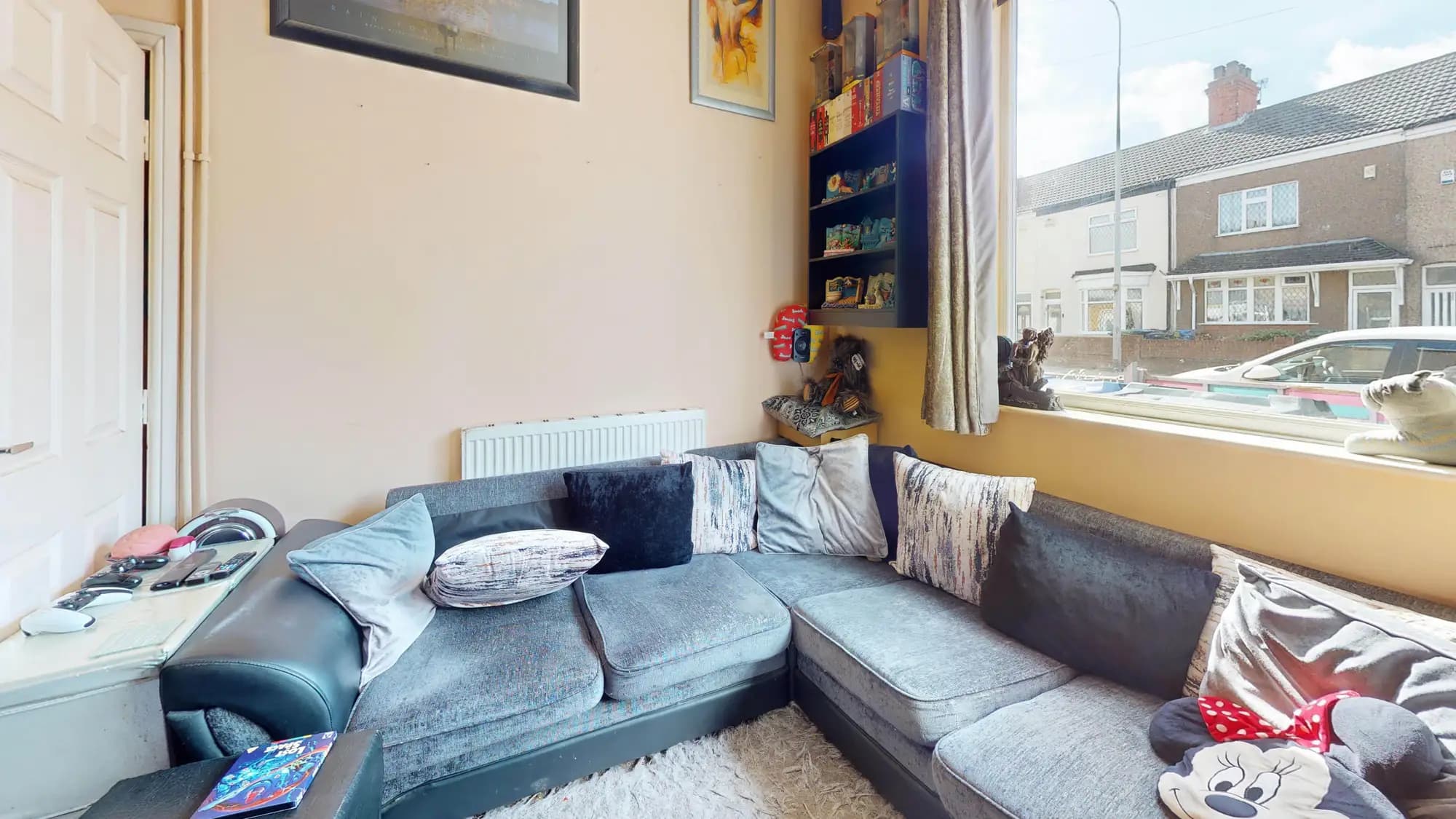 property photo 4 of 32