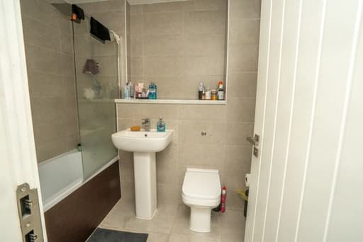 property photo 11 of 25