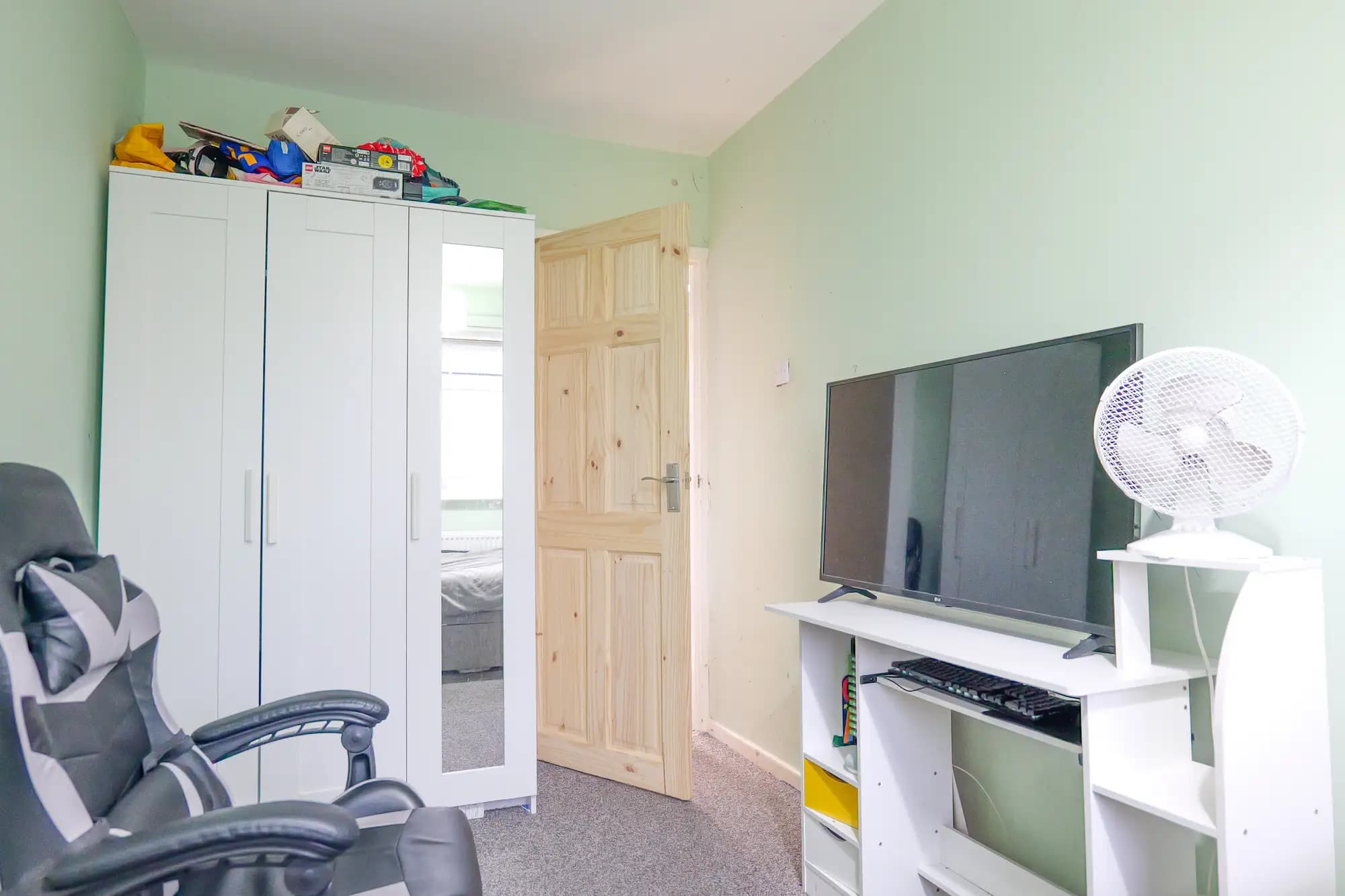 property photo 15 of 25