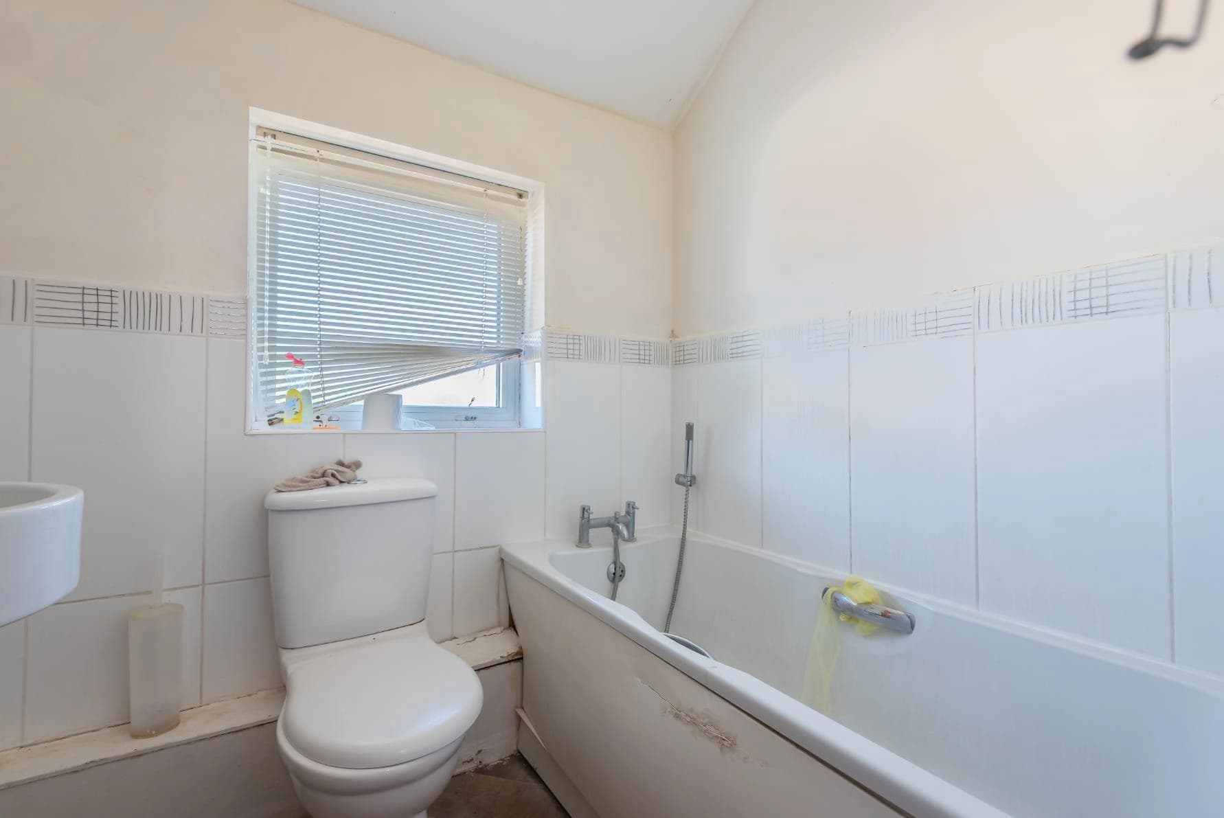 property photo 8 of 20