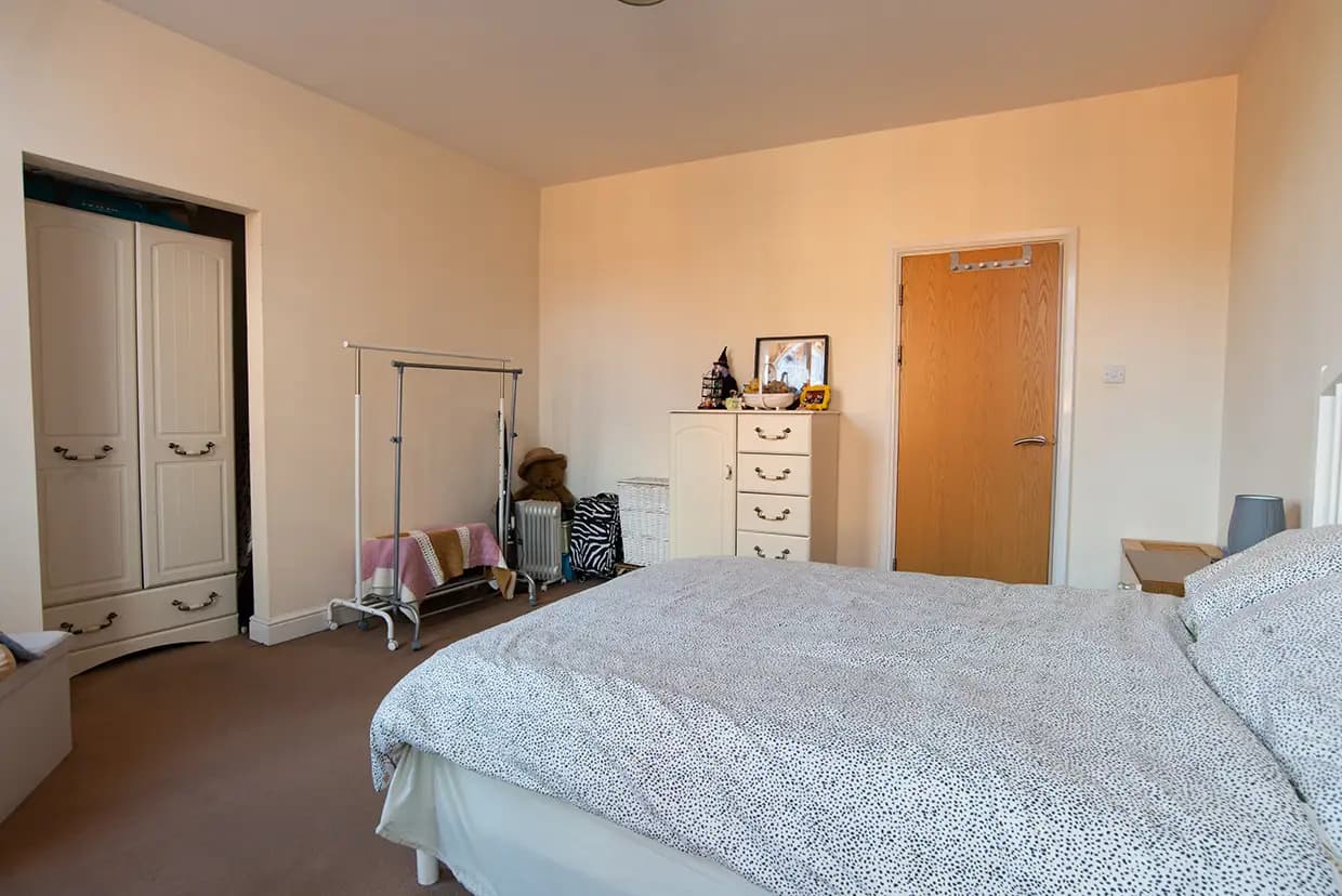 property photo 10 of 18