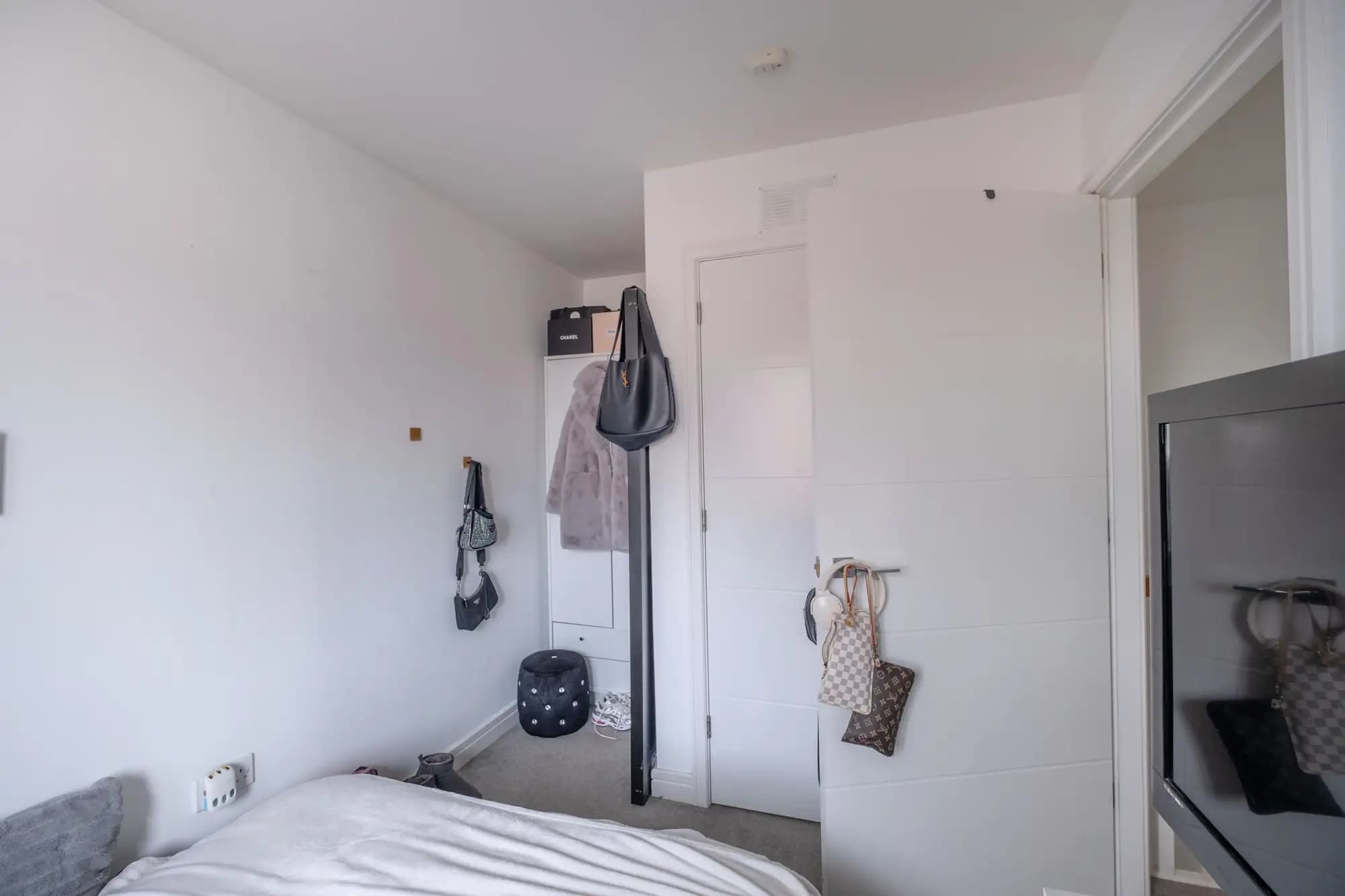 property photo 17 of 25