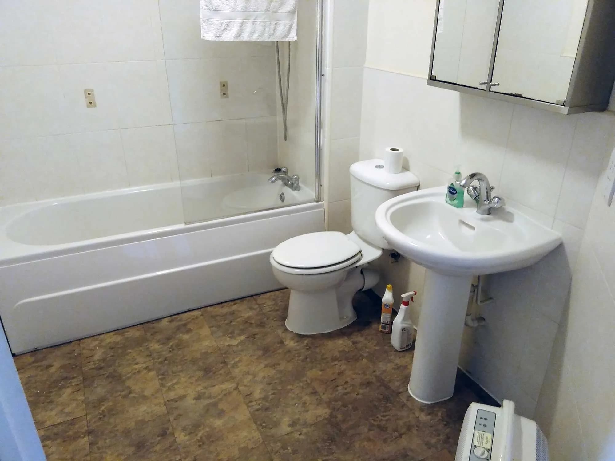 property photo 8 of 15
