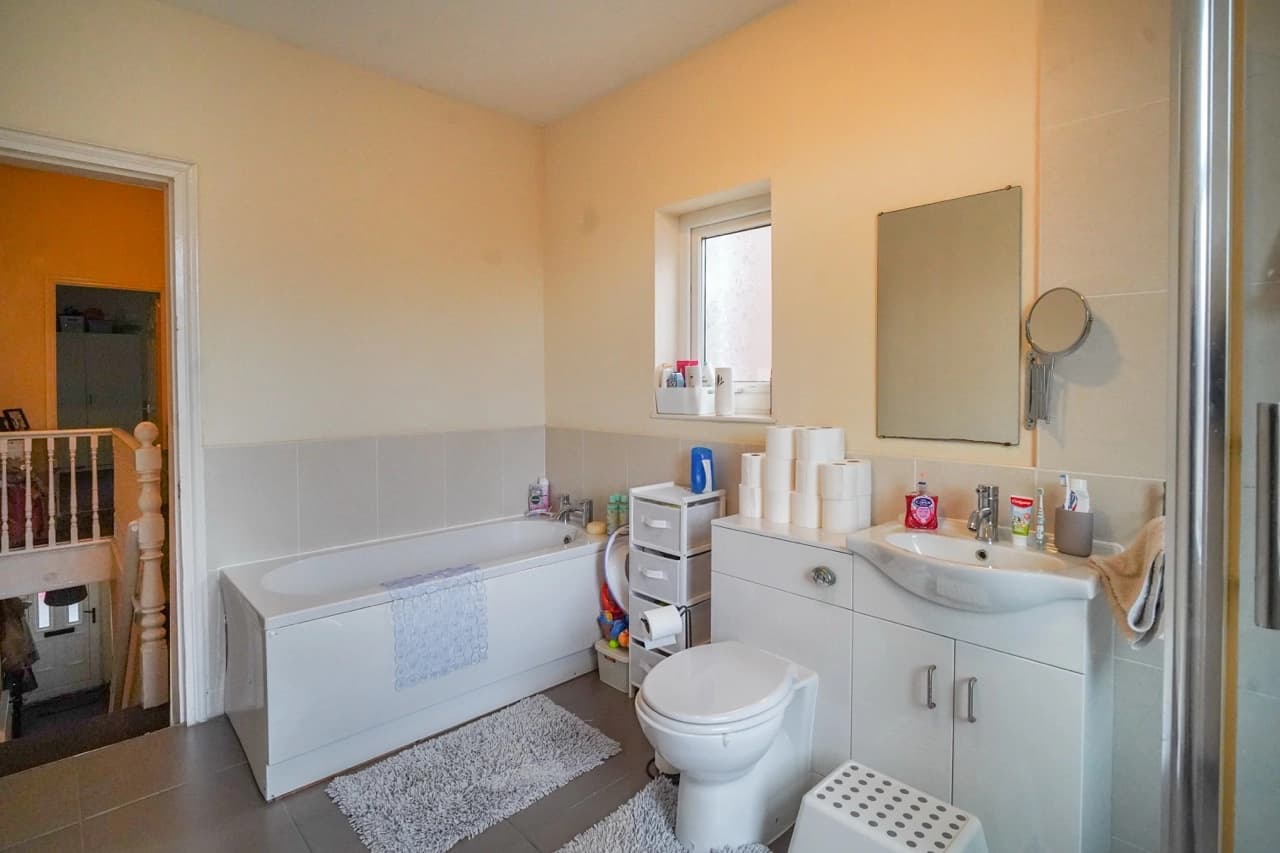 property photo 9 of 20