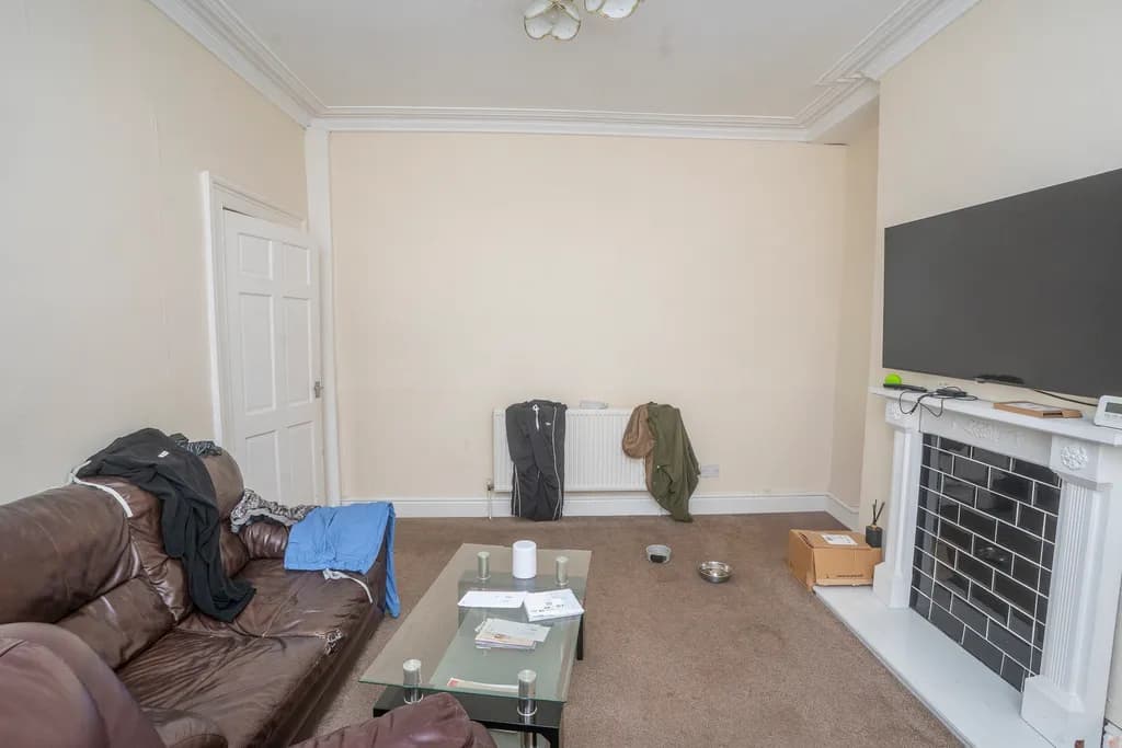 property photo 3 of 32