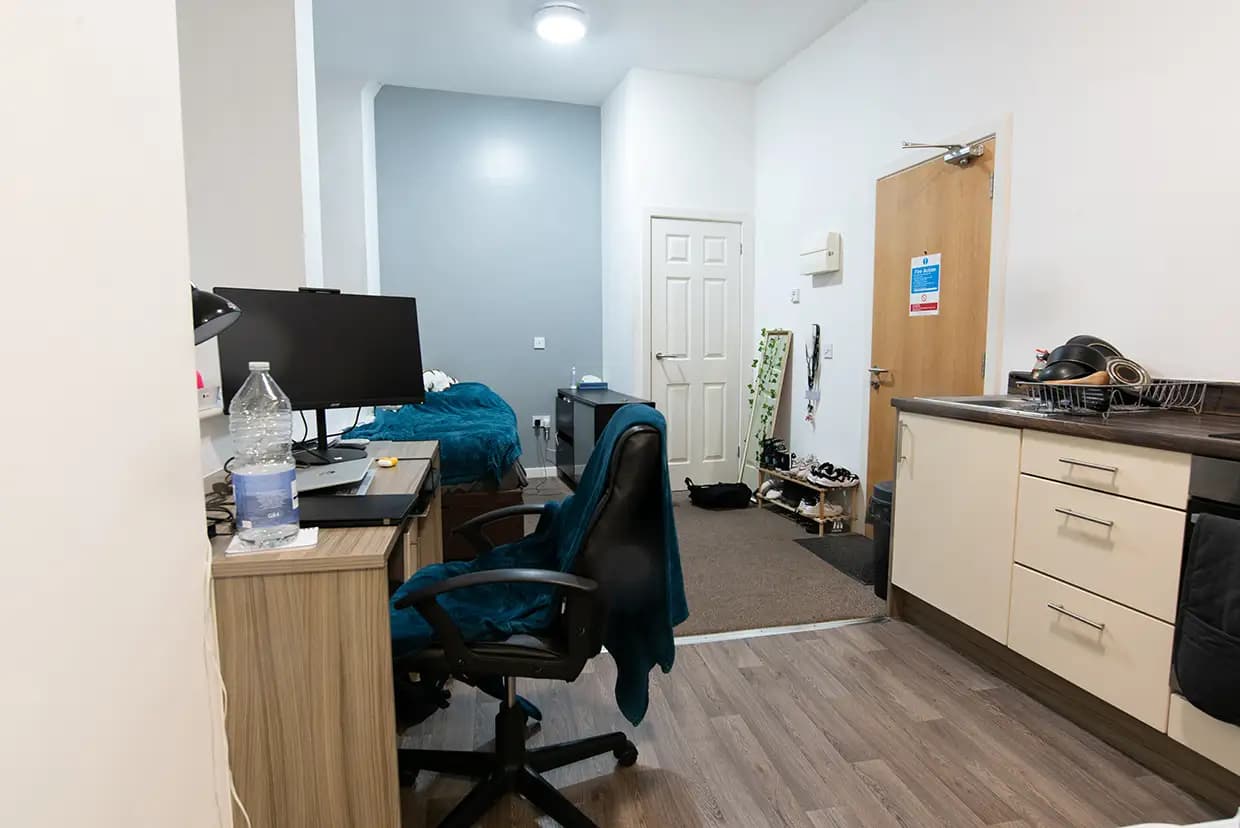 property photo 4 of 16