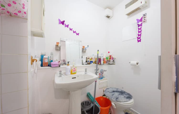 property photo 5 of 20