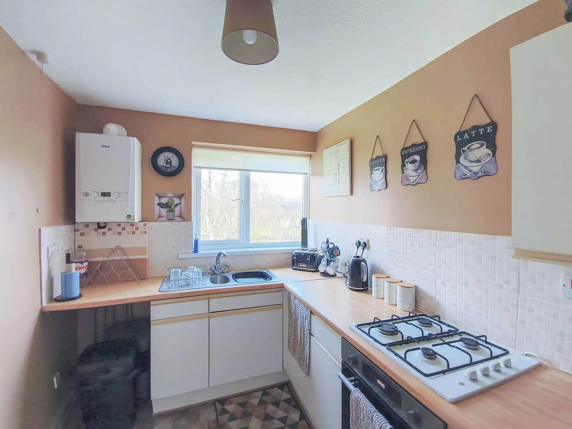 property photo 5 of 15