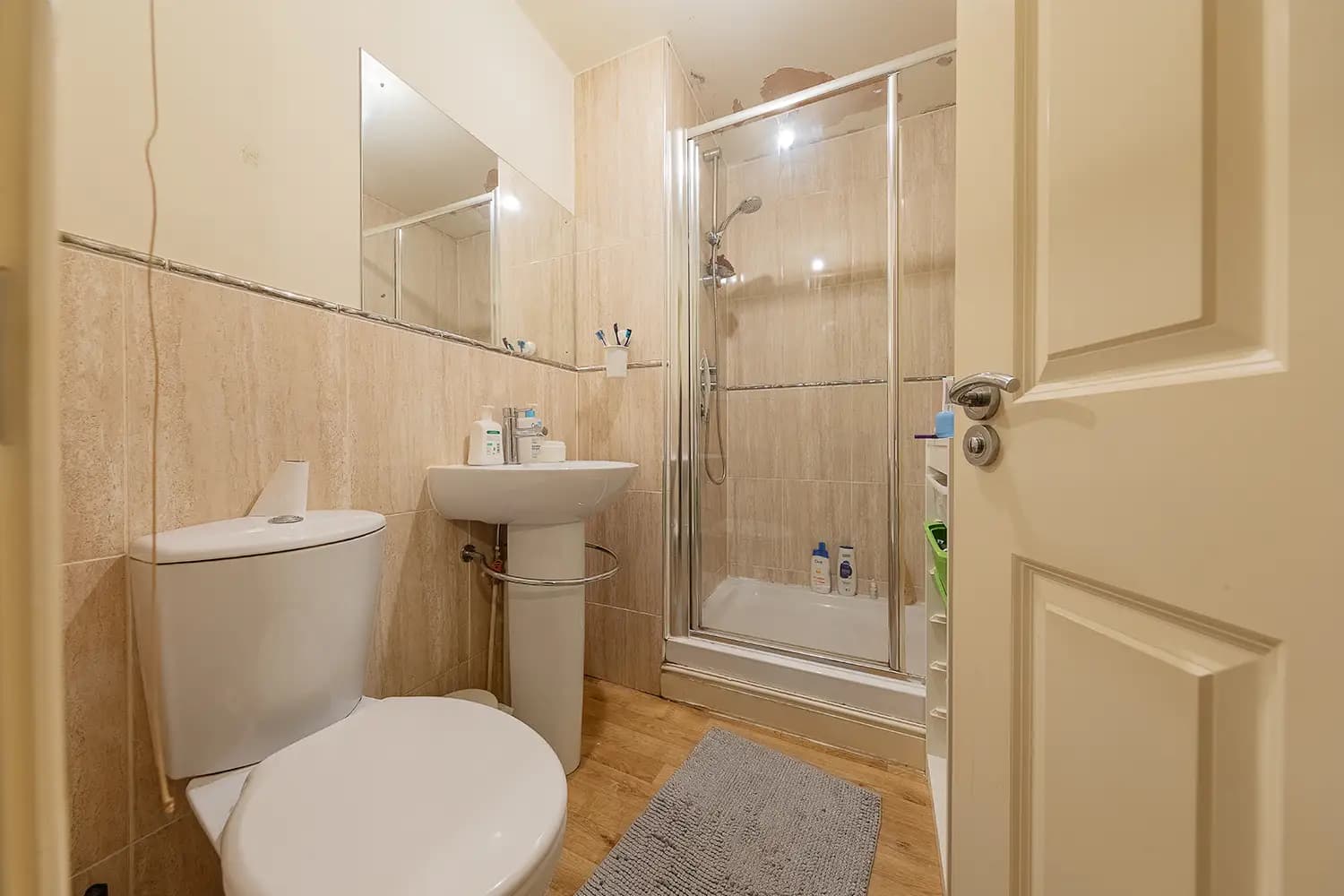 property photo 9 of 25