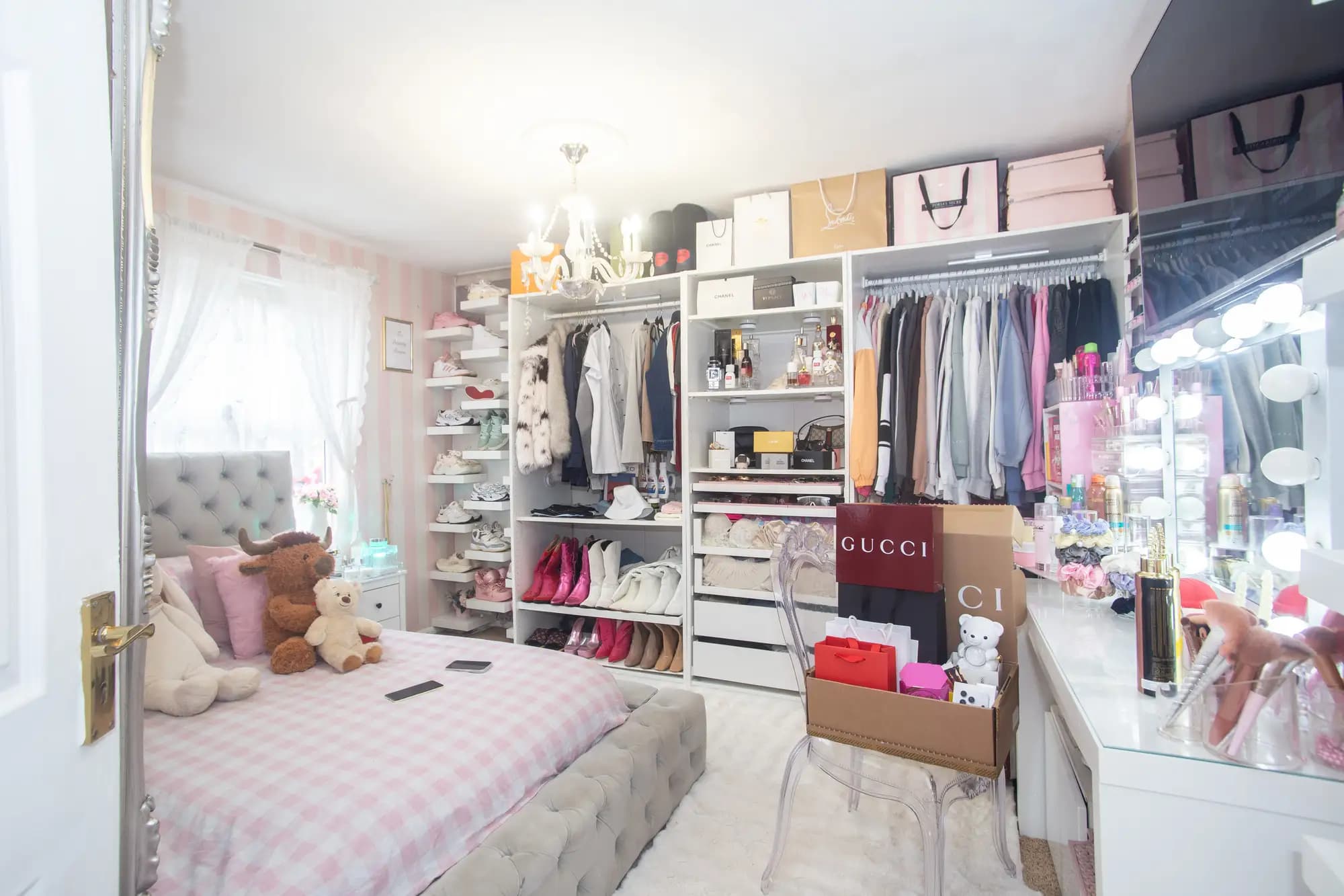 property photo 9 of 17