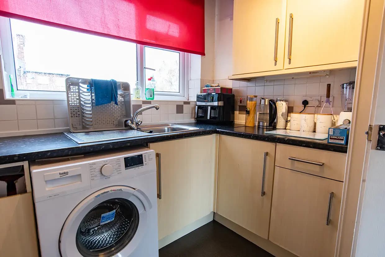 property photo 7 of 16